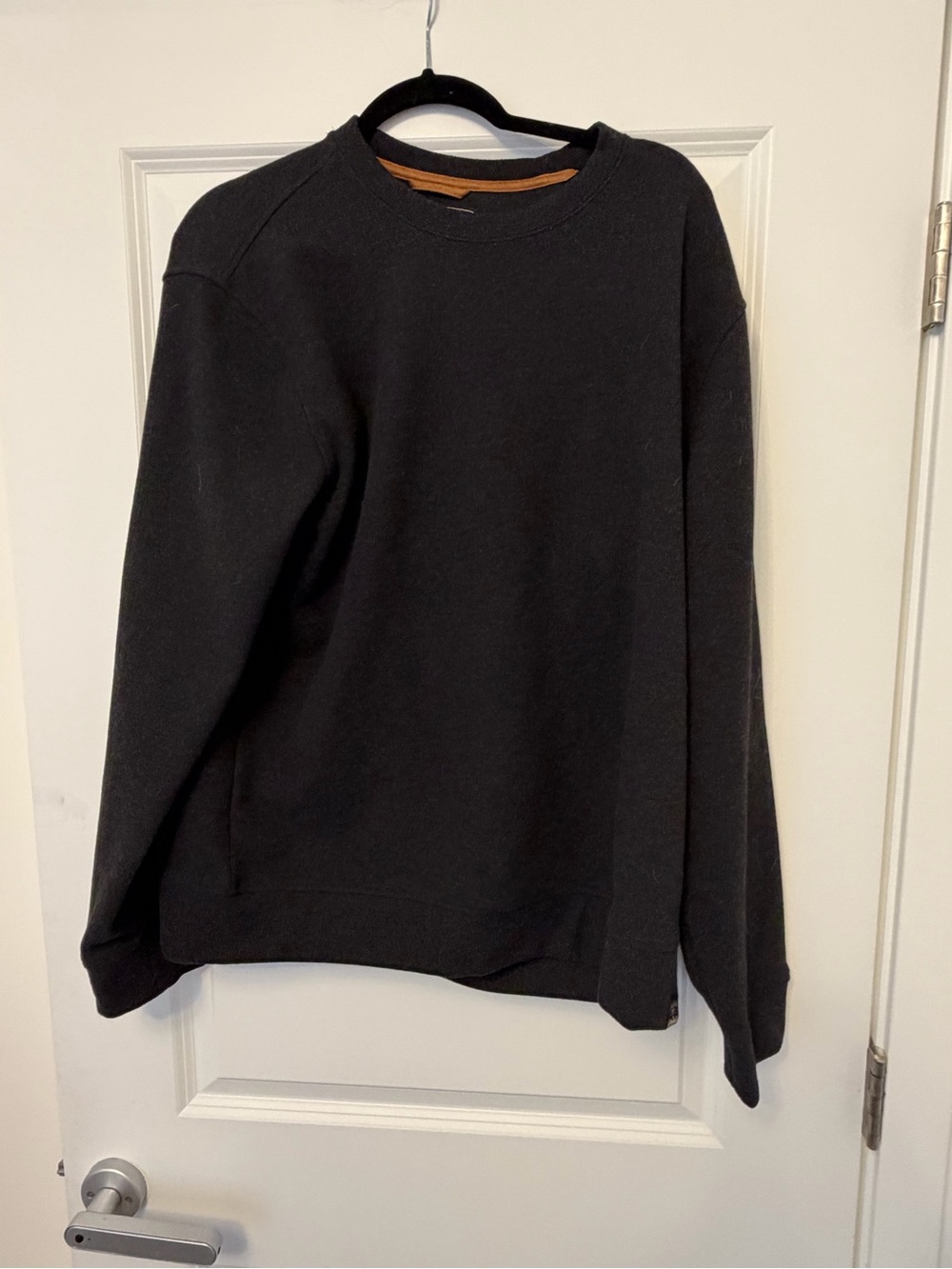 Jachs Men's Black Crewneck Sweatshirt with Subtle Contrast Trim